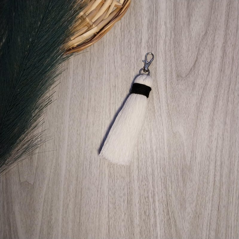 Porte-clé pompon fait main – Accessoire bohème unique et élégant